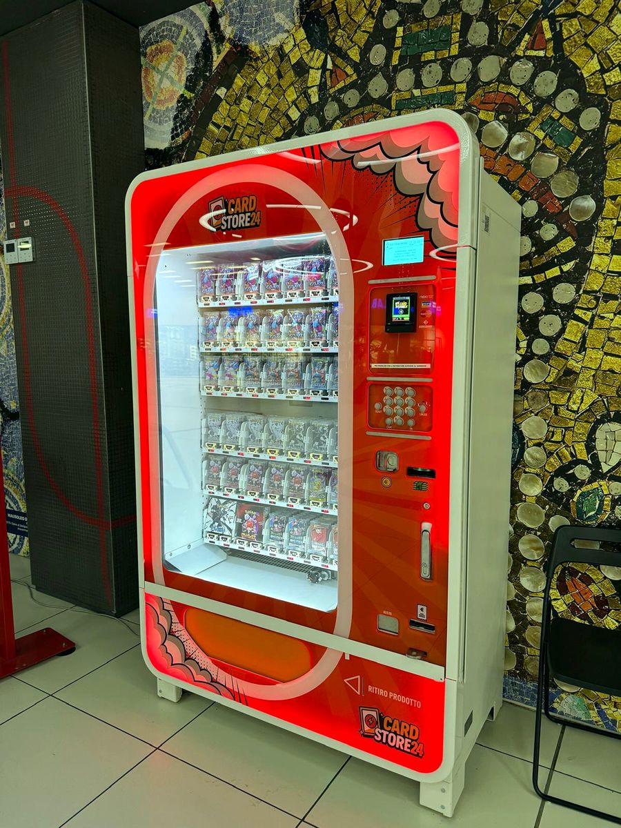 Distributore con grafica CardStore24 a Ravenna